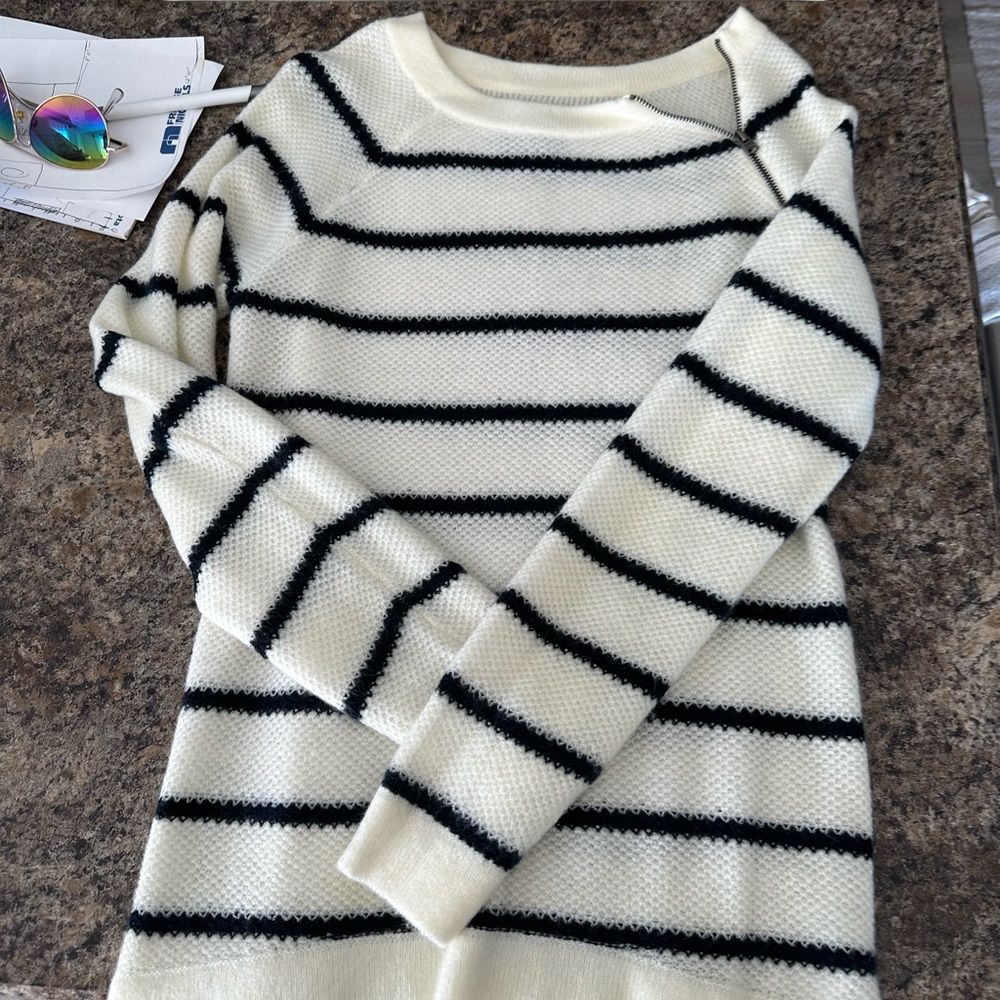 Abercrombie and Fitch lightweight sweater